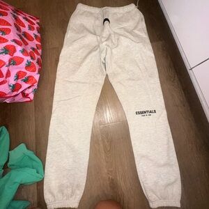 Men’s Medium Essentials Fear of God Sweatpants